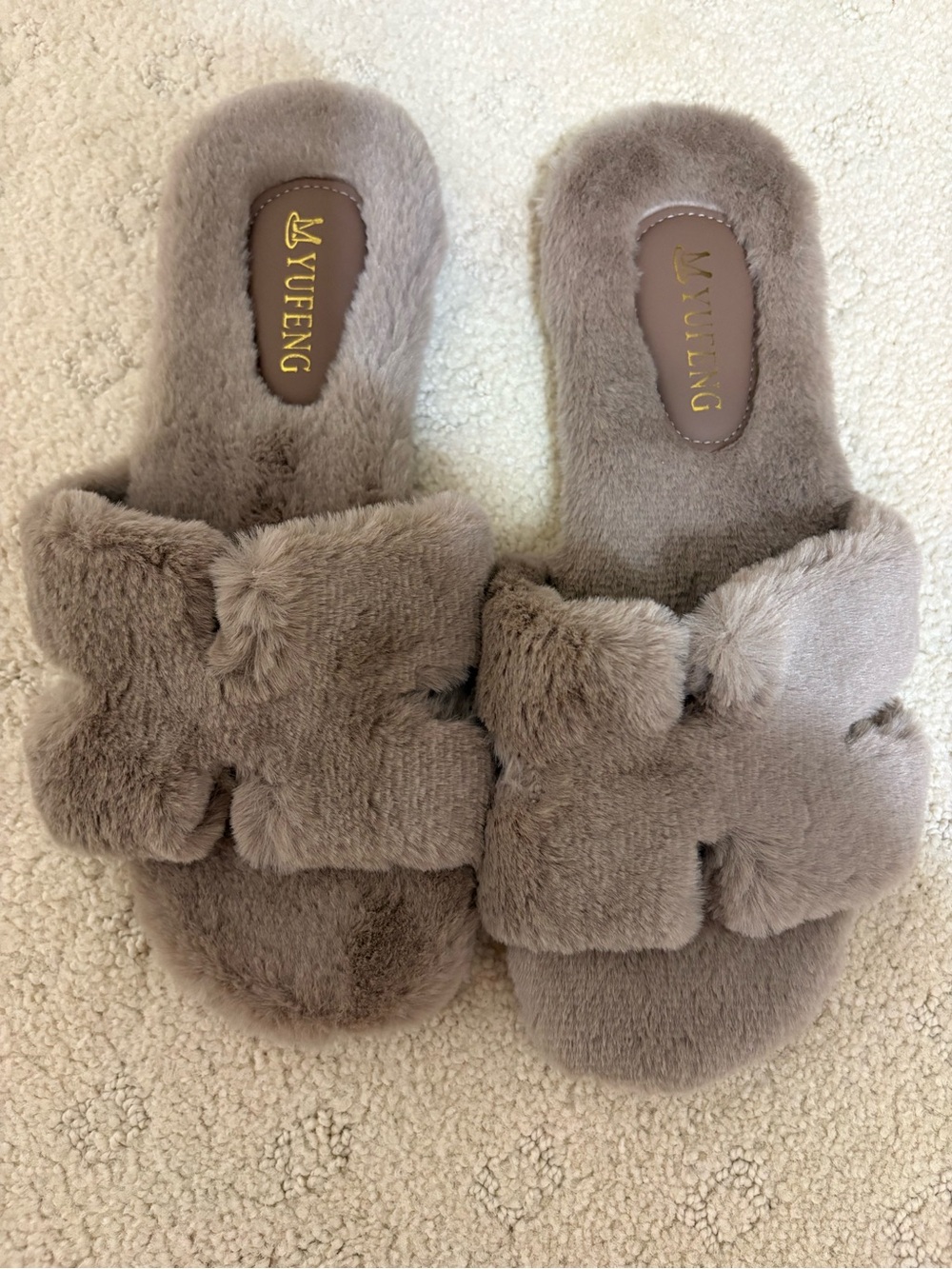 New without tag:Plush Slide Slippers - Taupe Faux Fur Women’s Slides